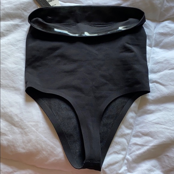 Skims - Picture 4 of 4